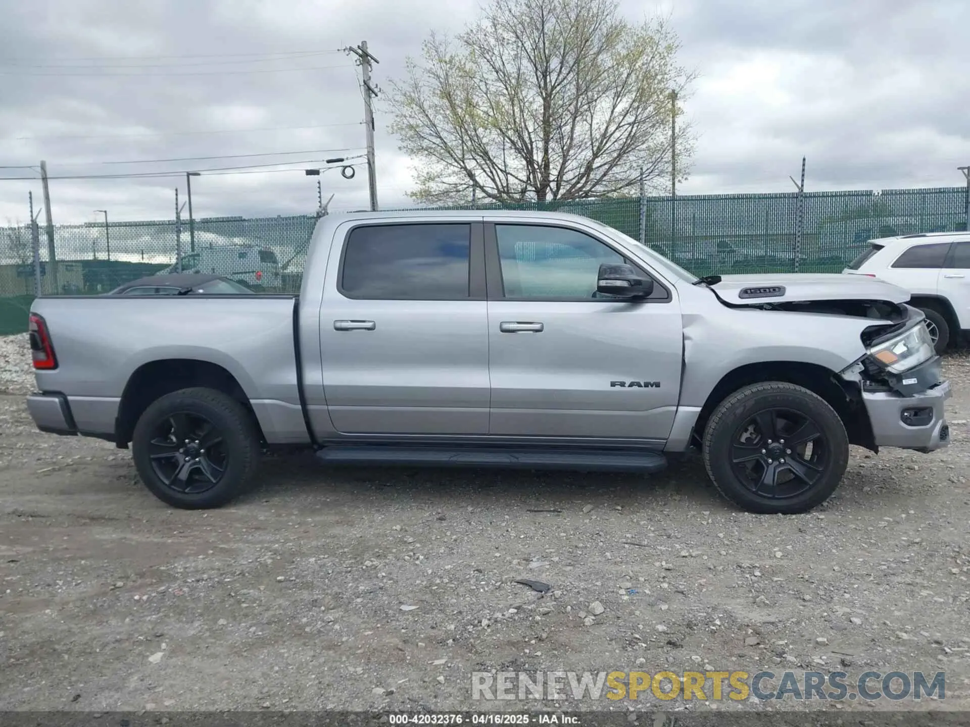 12 Photograph of a damaged car 1C6SRFFT5NN280759 RAM 1500 2022