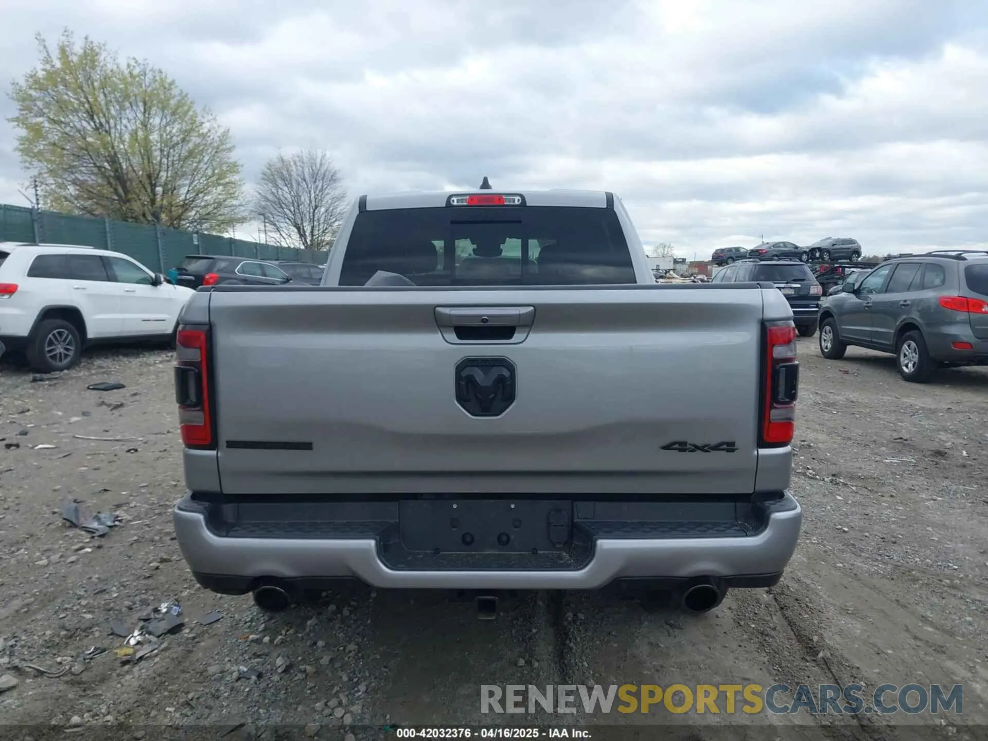 15 Photograph of a damaged car 1C6SRFFT5NN280759 RAM 1500 2022