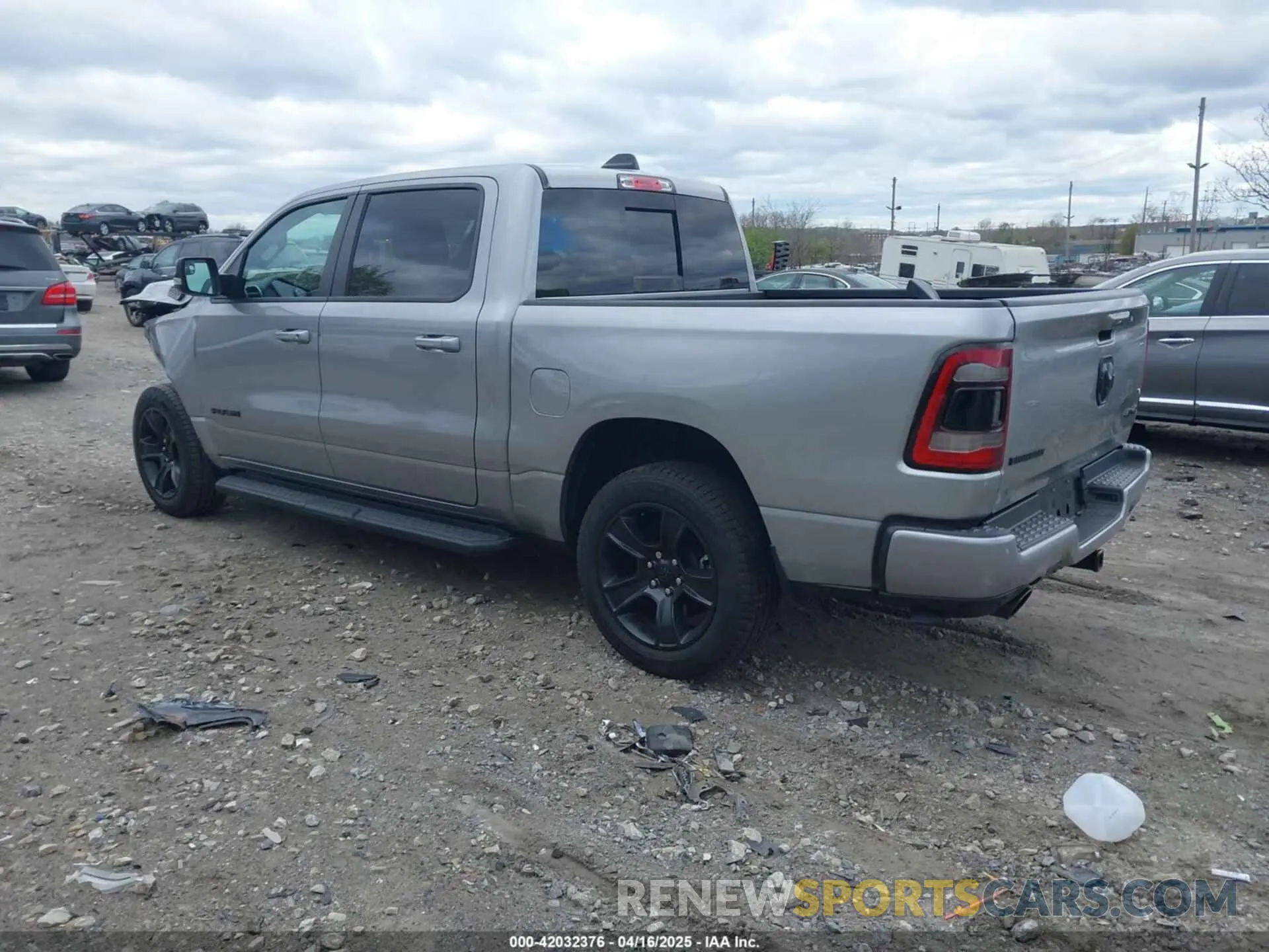 3 Photograph of a damaged car 1C6SRFFT5NN280759 RAM 1500 2022