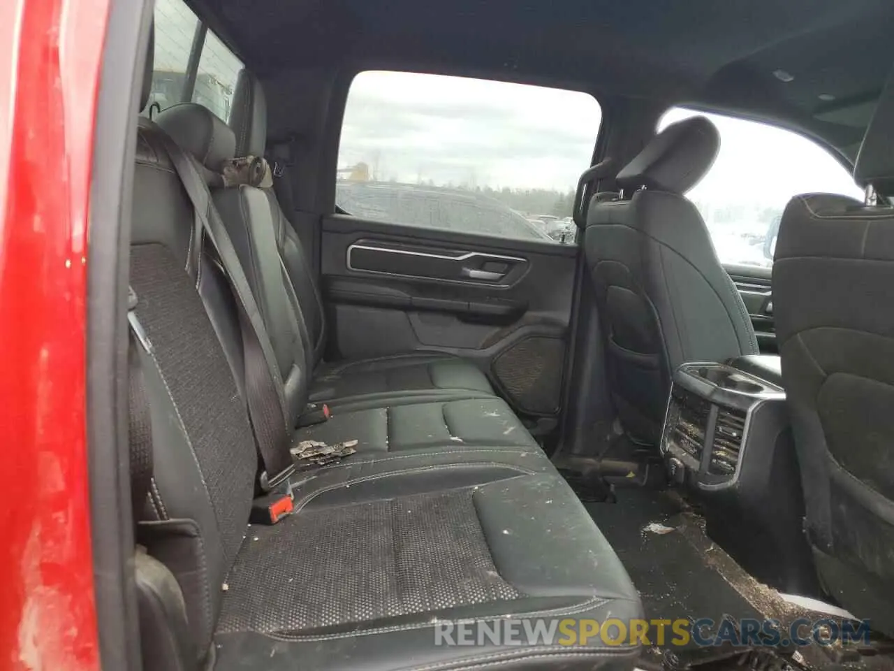 10 Photograph of a damaged car 1C6SRFFT6NN118865 RAM 1500 2022