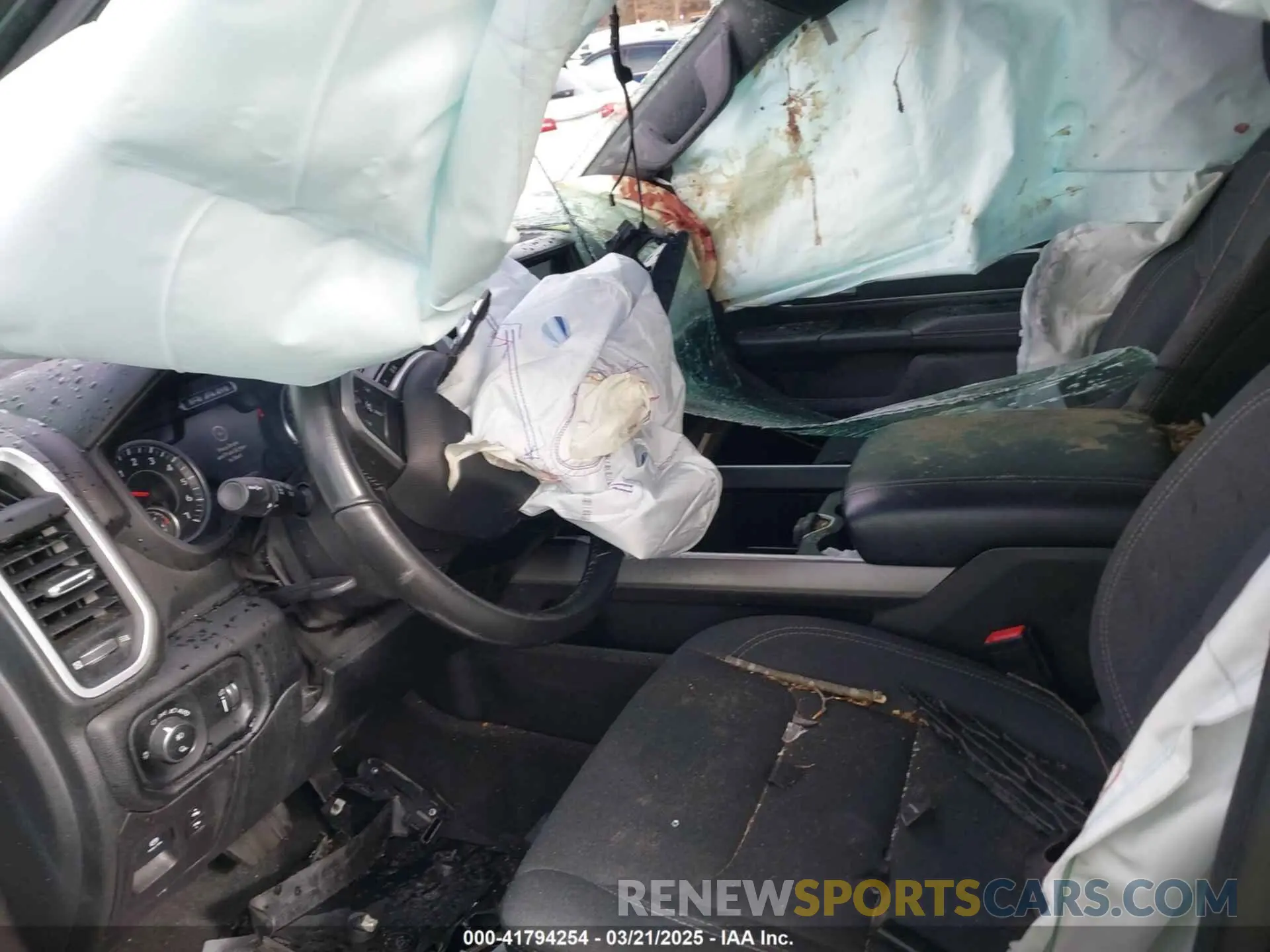 5 Photograph of a damaged car 1C6SRFFT6NN238679 RAM 1500 2022