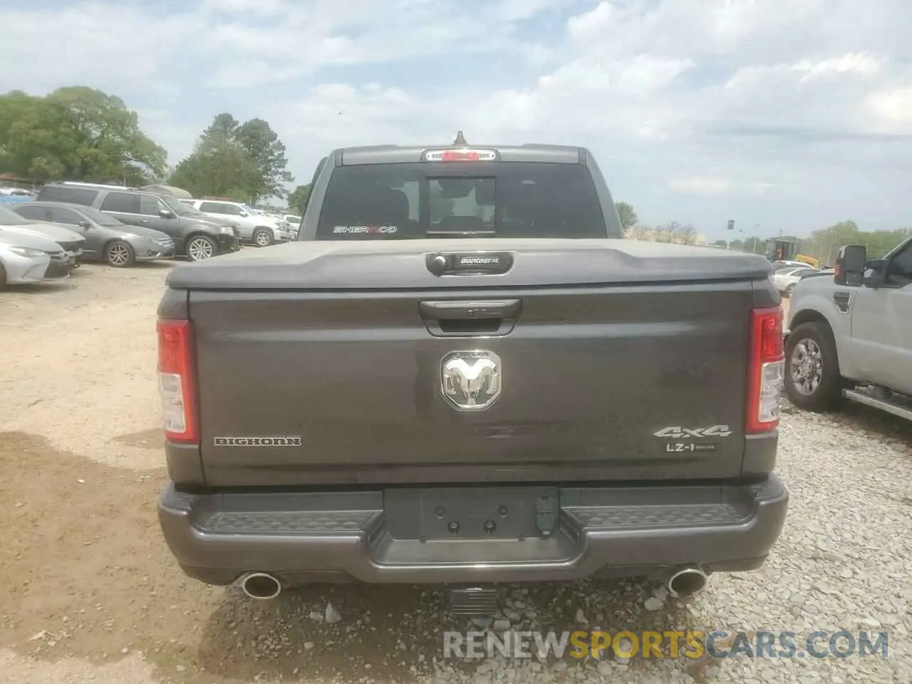 6 Photograph of a damaged car 1C6SRFFT6NN405557 RAM 1500 2022