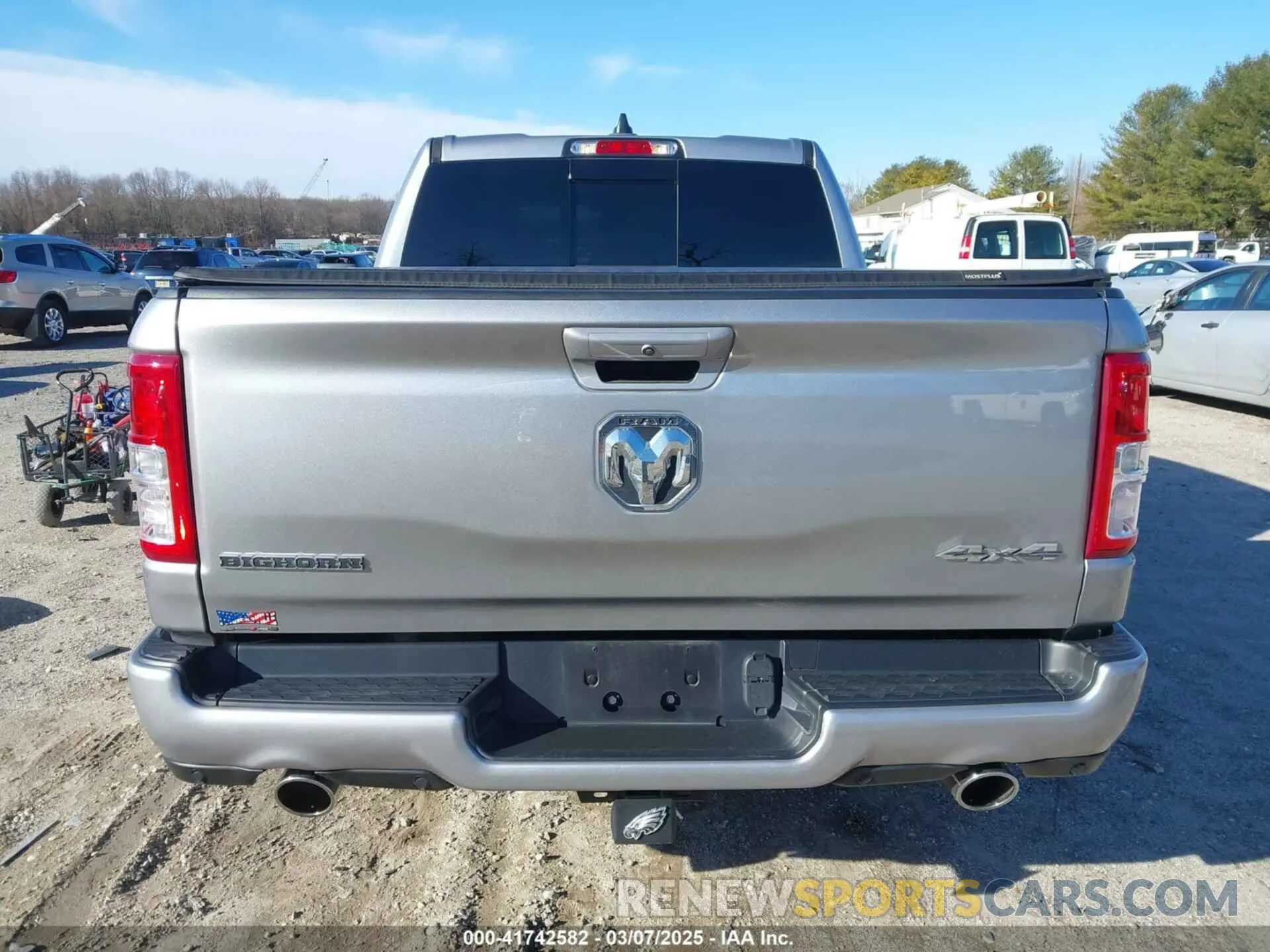 16 Photograph of a damaged car 1C6SRFFT6NN458310 RAM 1500 2022