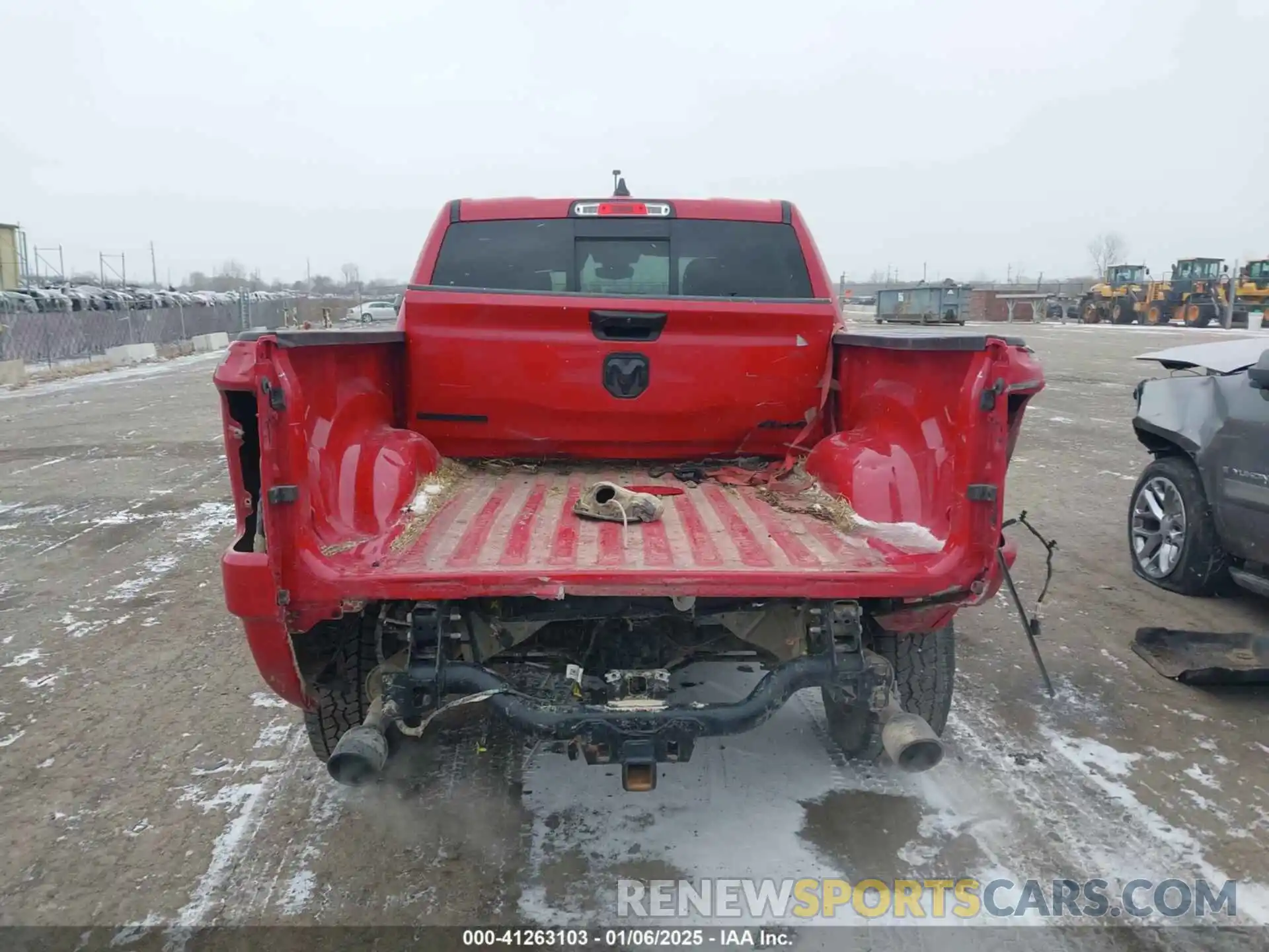 16 Photograph of a damaged car 1C6SRFFT7NN243177 RAM 1500 2022