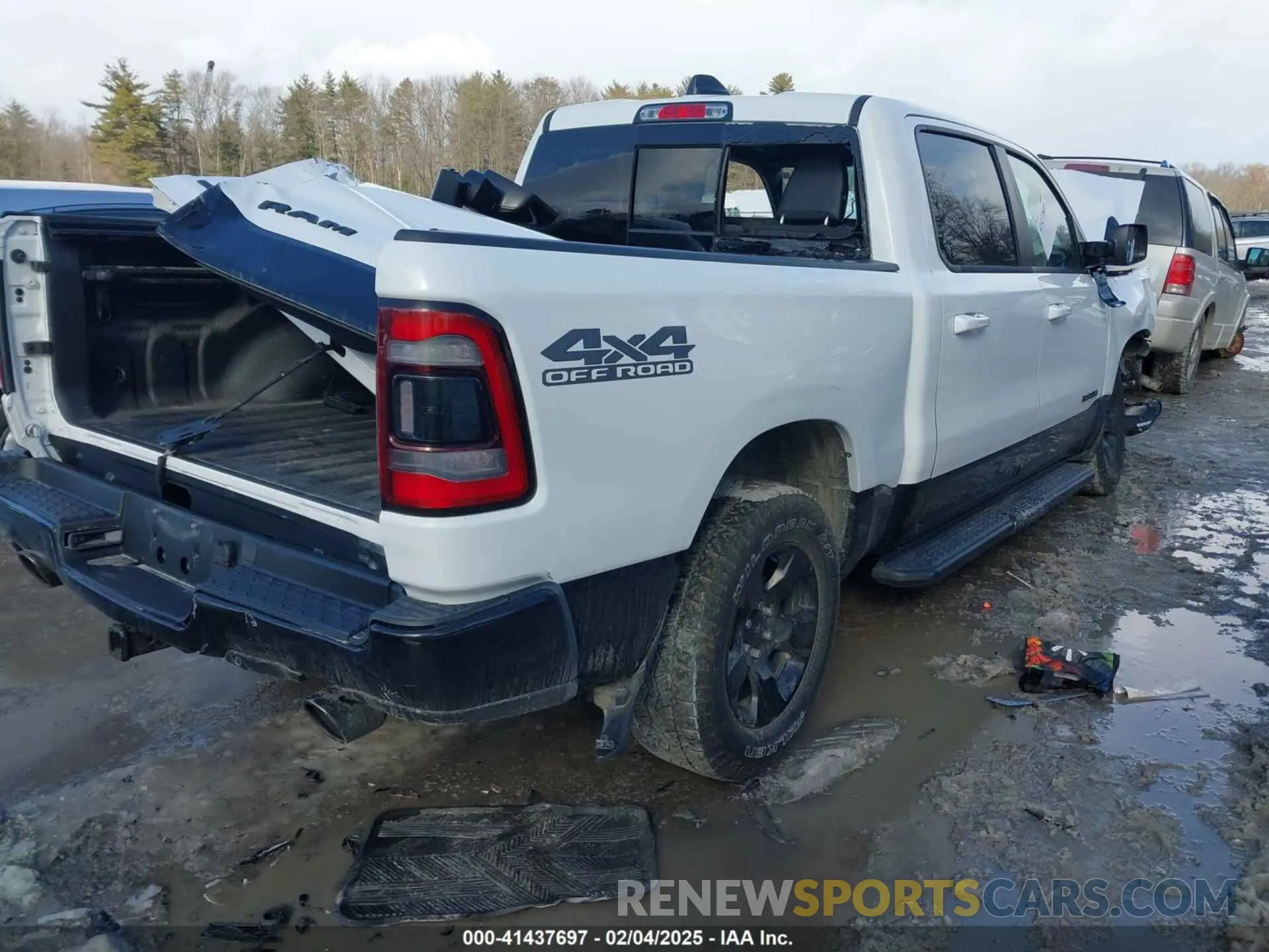 4 Photograph of a damaged car 1C6SRFFT7NN356417 RAM 1500 2022
