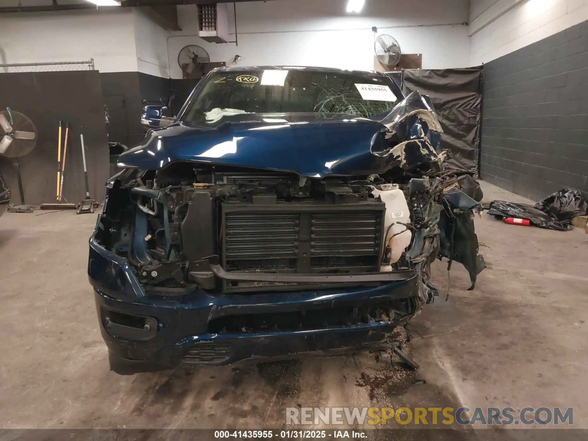 12 Photograph of a damaged car 1C6SRFFT7NN406197 RAM 1500 2022