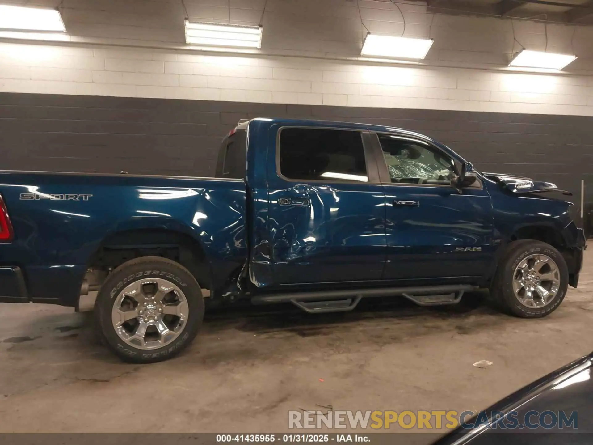13 Photograph of a damaged car 1C6SRFFT7NN406197 RAM 1500 2022