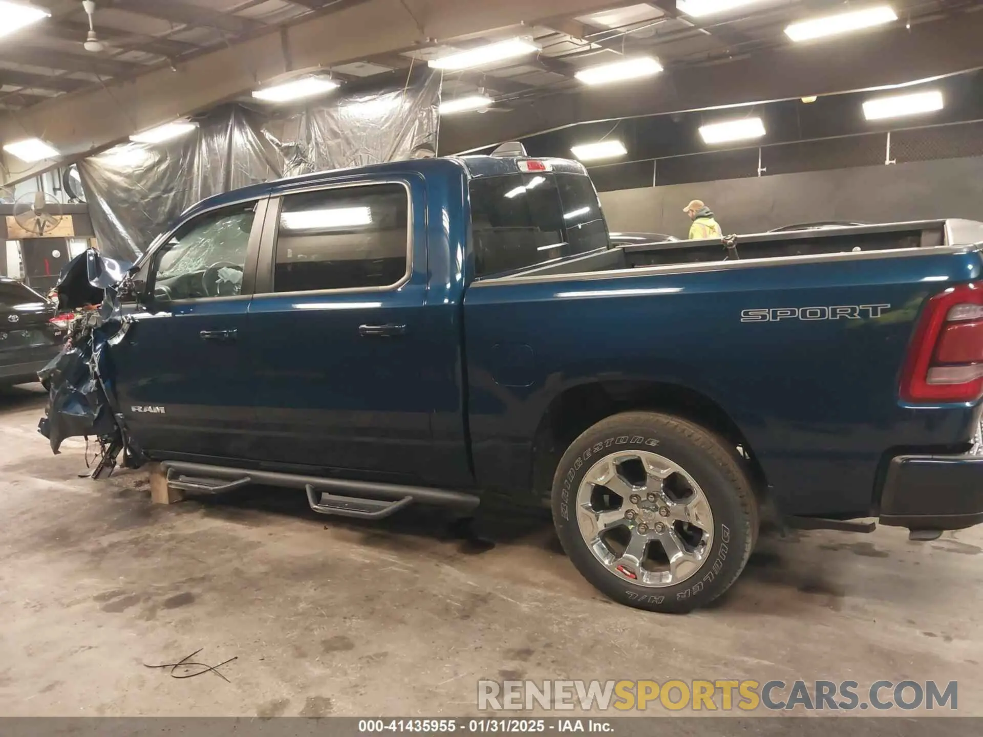14 Photograph of a damaged car 1C6SRFFT7NN406197 RAM 1500 2022