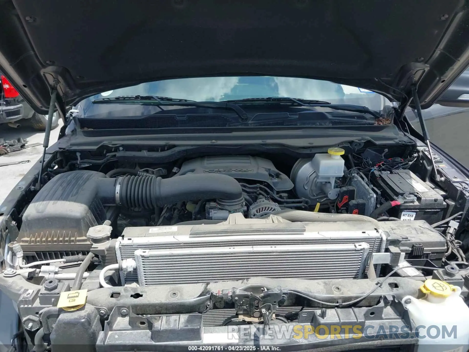 10 Photograph of a damaged car 1C6SRFFT8NN137742 RAM 1500 2022
