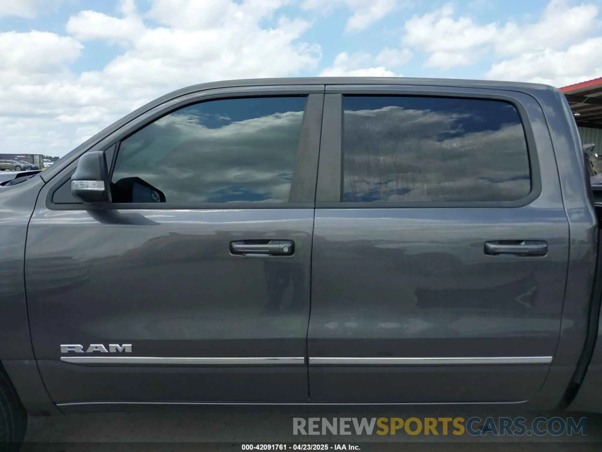 15 Photograph of a damaged car 1C6SRFFT8NN137742 RAM 1500 2022