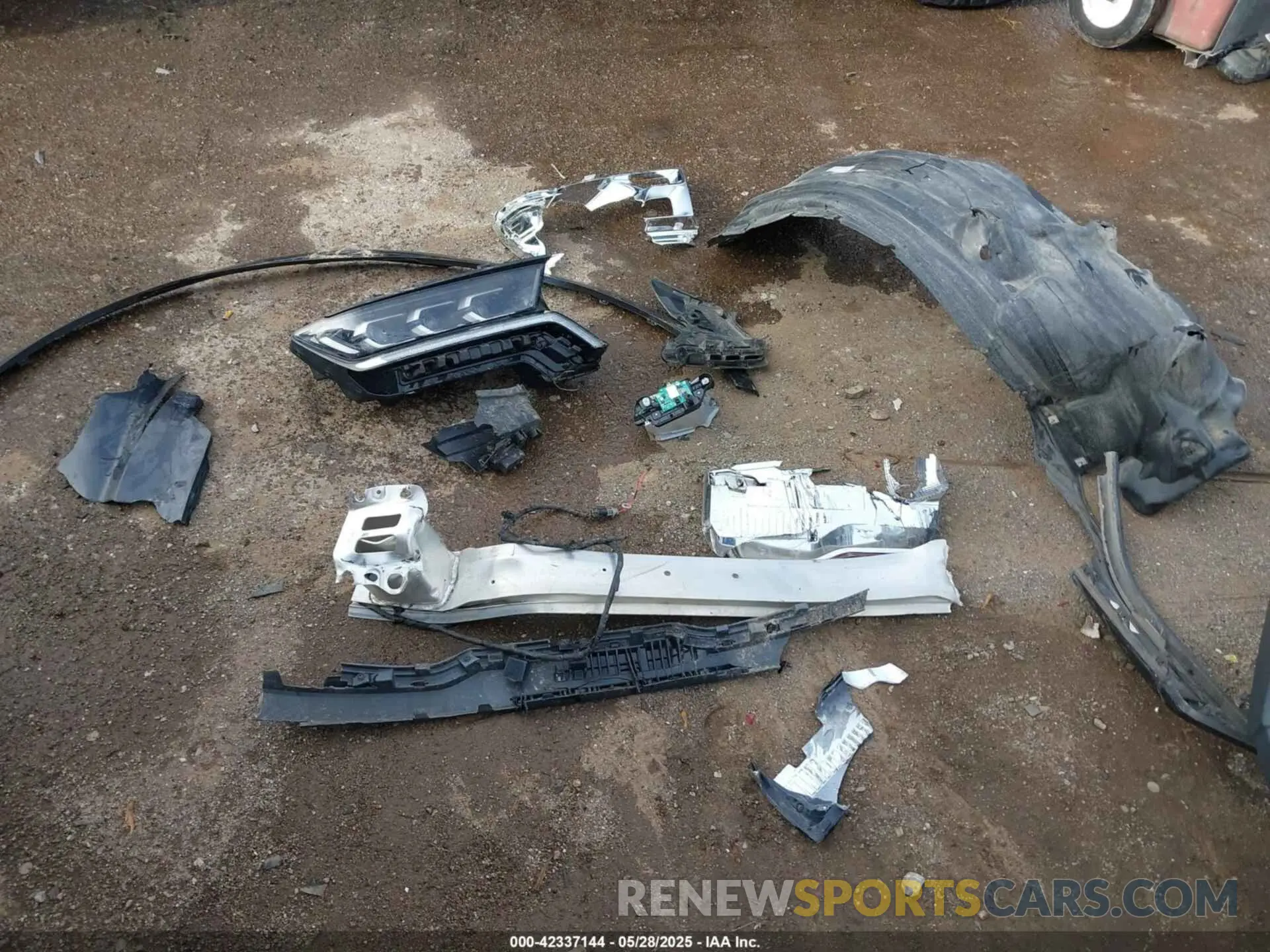 12 Photograph of a damaged car 1C6SRFFTXNN395065 RAM 1500 2022
