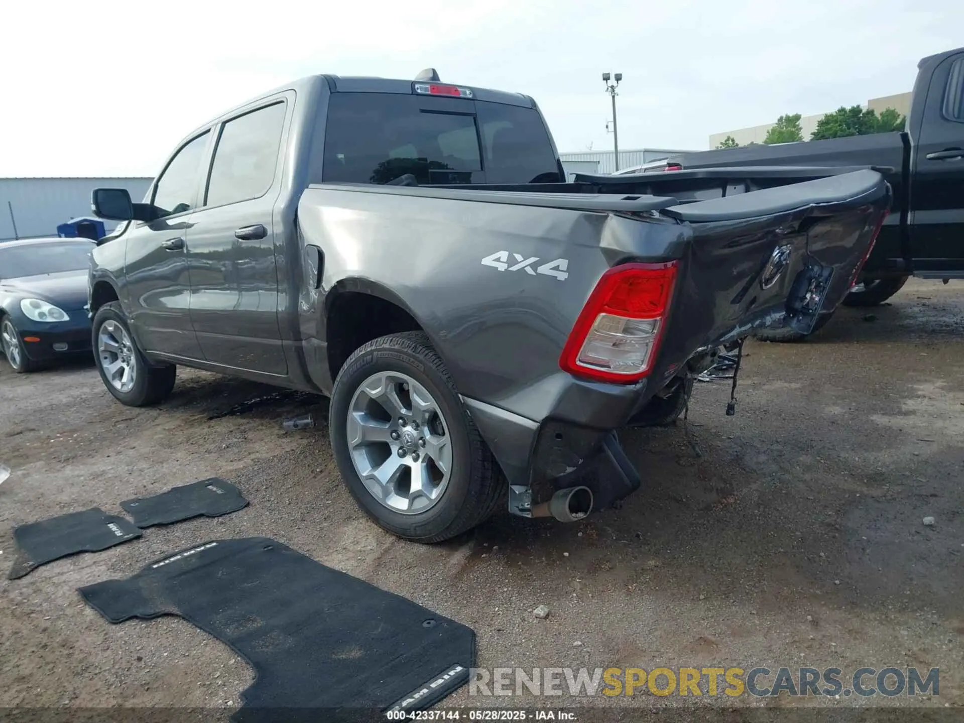 3 Photograph of a damaged car 1C6SRFFTXNN395065 RAM 1500 2022