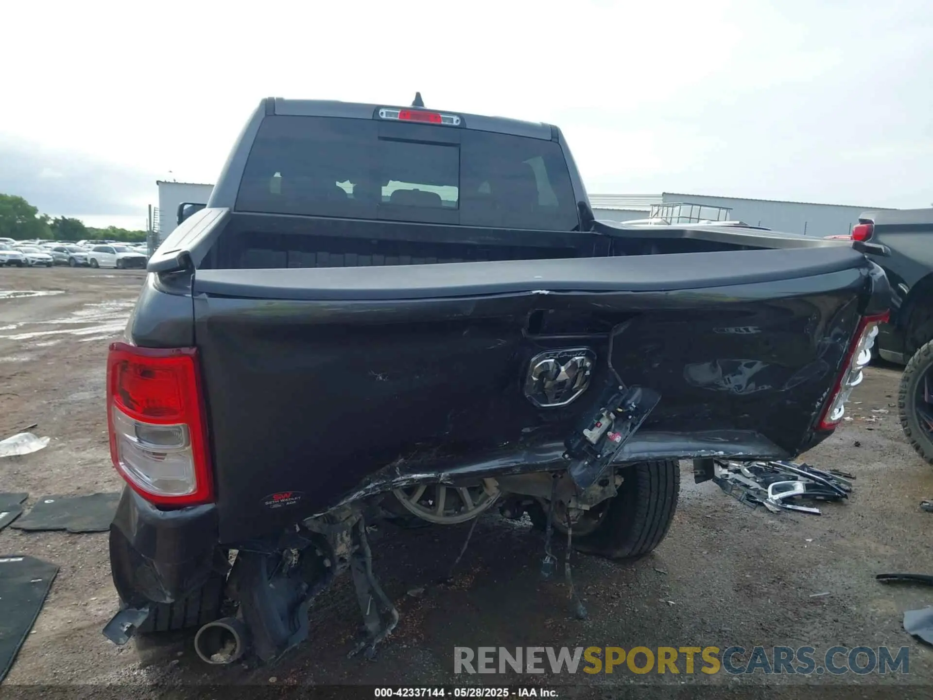 6 Photograph of a damaged car 1C6SRFFTXNN395065 RAM 1500 2022