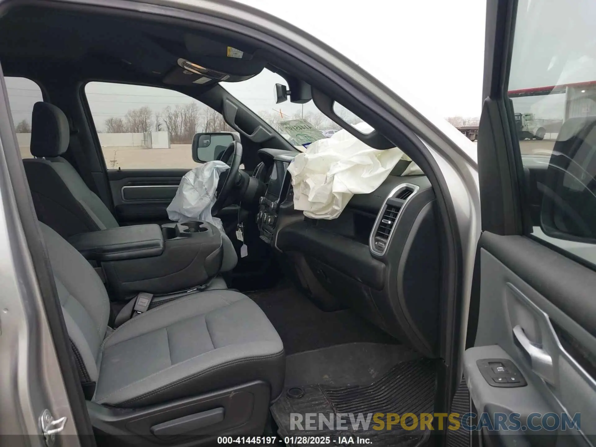 5 Photograph of a damaged car 1C6SRFFTXNN396278 RAM 1500 2022
