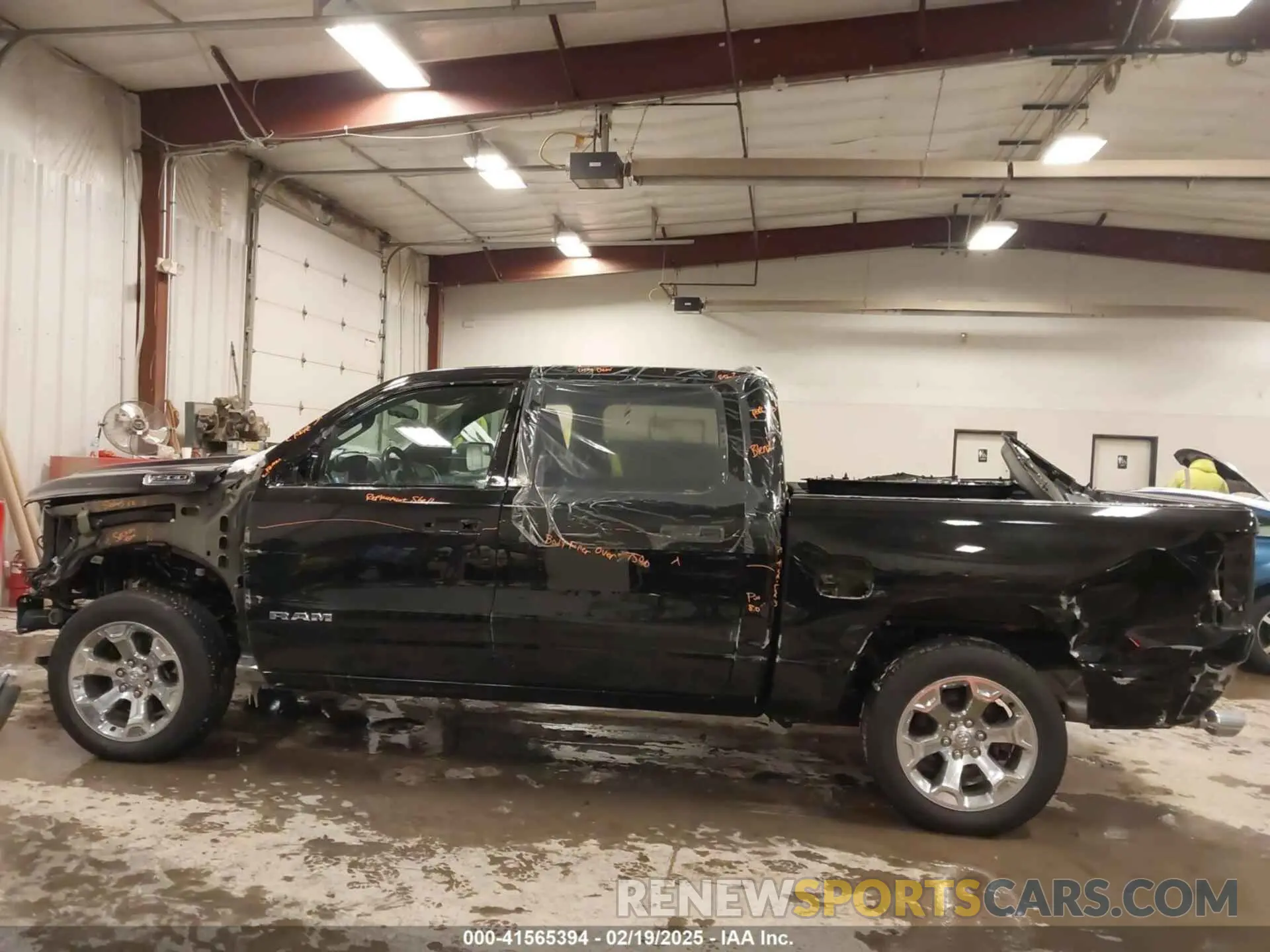 14 Photograph of a damaged car 1C6SRFFTXNN419008 RAM 1500 2022