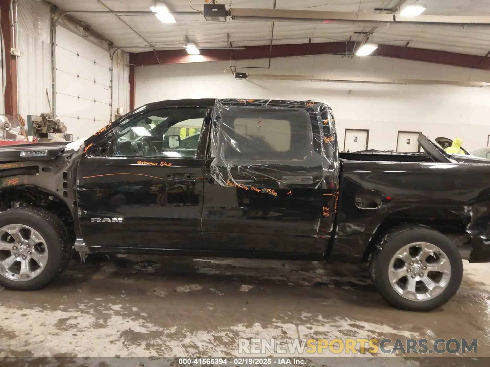 18 Photograph of a damaged car 1C6SRFFTXNN419008 RAM 1500 2022
