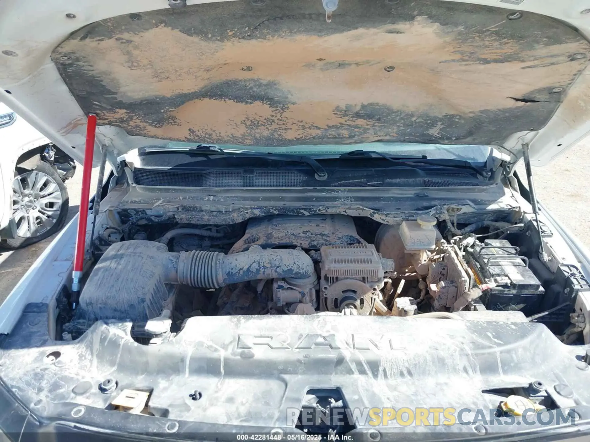 10 Photograph of a damaged car 1C6SRFGT1NN283091 RAM 1500 2022