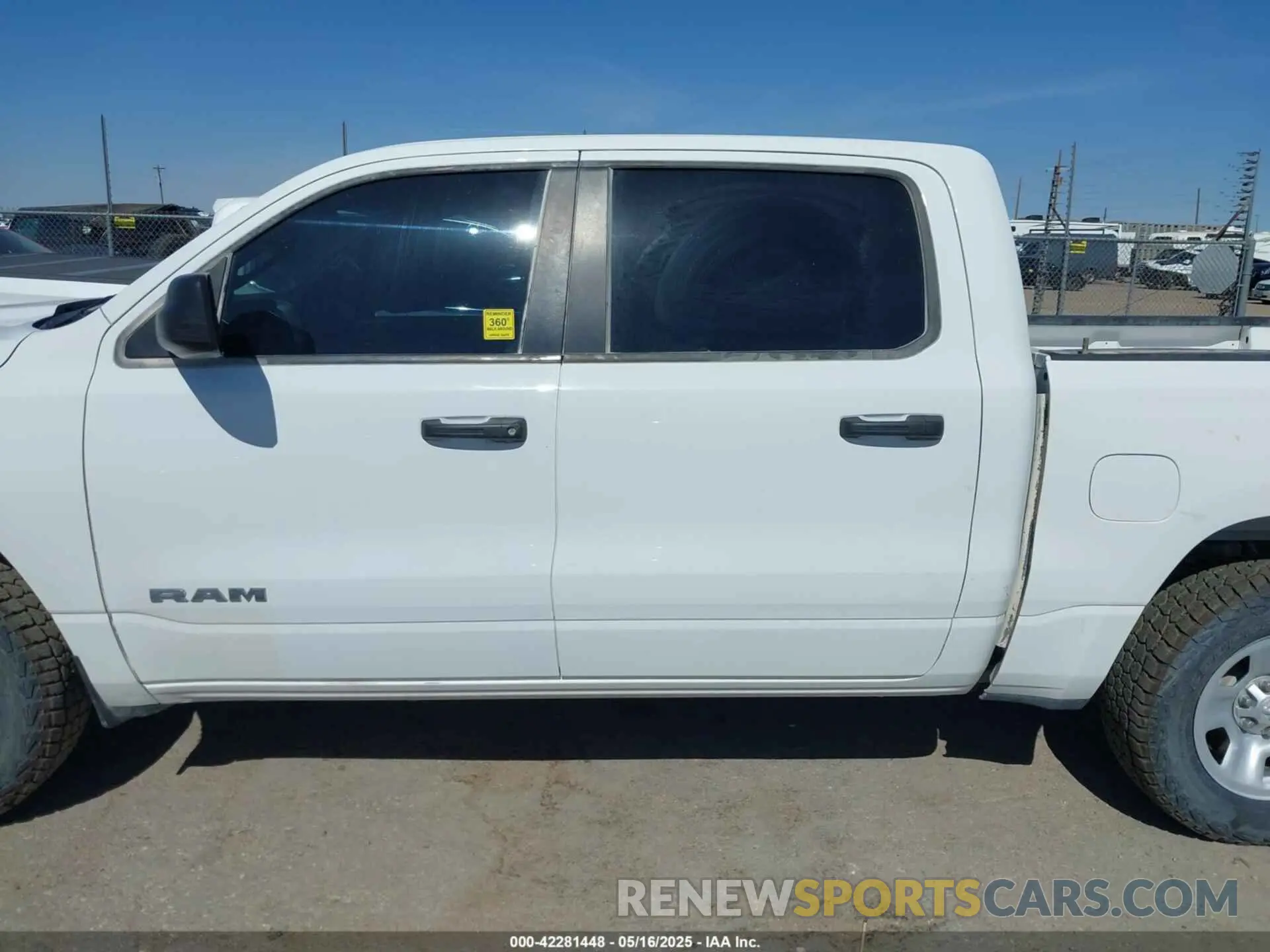 14 Photograph of a damaged car 1C6SRFGT1NN283091 RAM 1500 2022