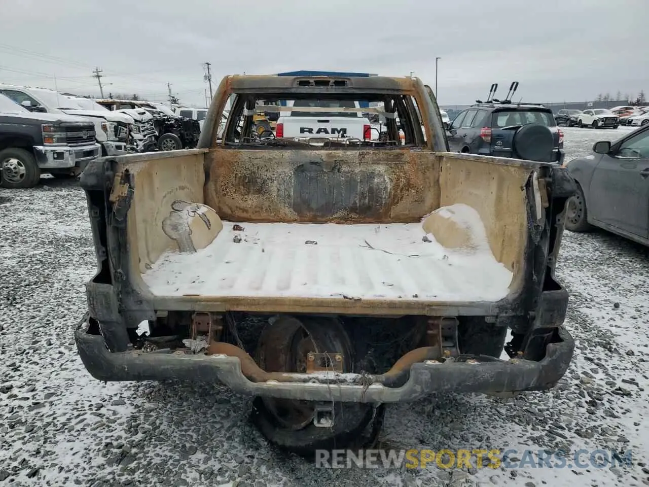 6 Photograph of a damaged car 1C6SRFGT5NN118998 RAM 1500 2022