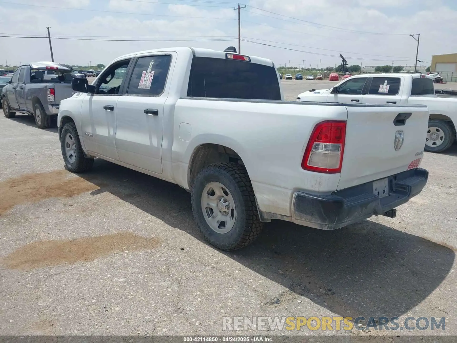 3 Photograph of a damaged car 1C6SRFGT7NN283080 RAM 1500 2022