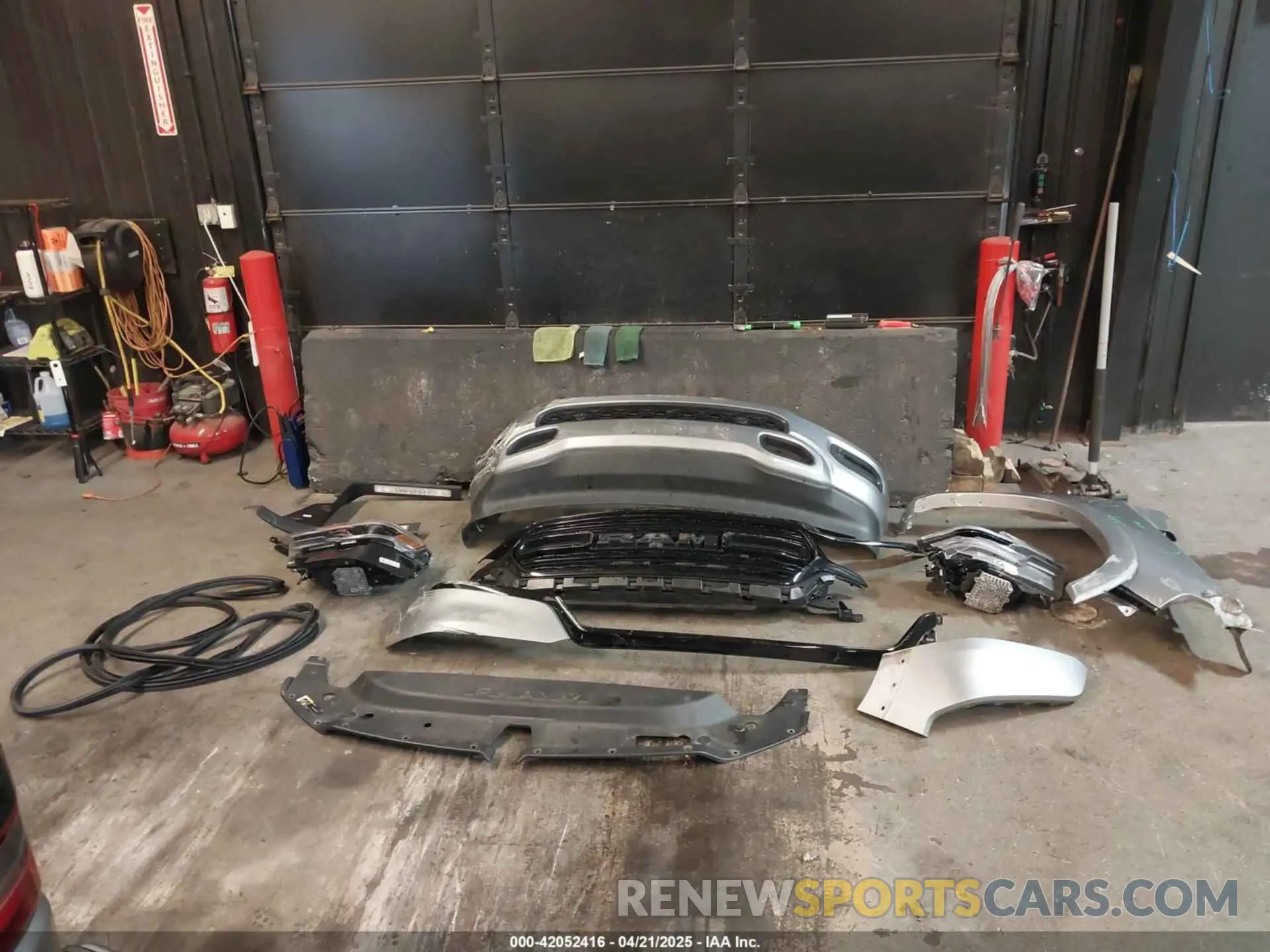 12 Photograph of a damaged car 1C6SRFHM1NN211394 RAM 1500 2022