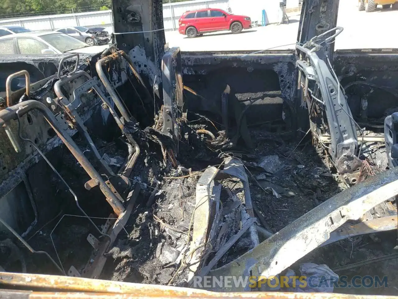 10 Photograph of a damaged car 1C6SRFHM3NN402332 RAM 1500 2022