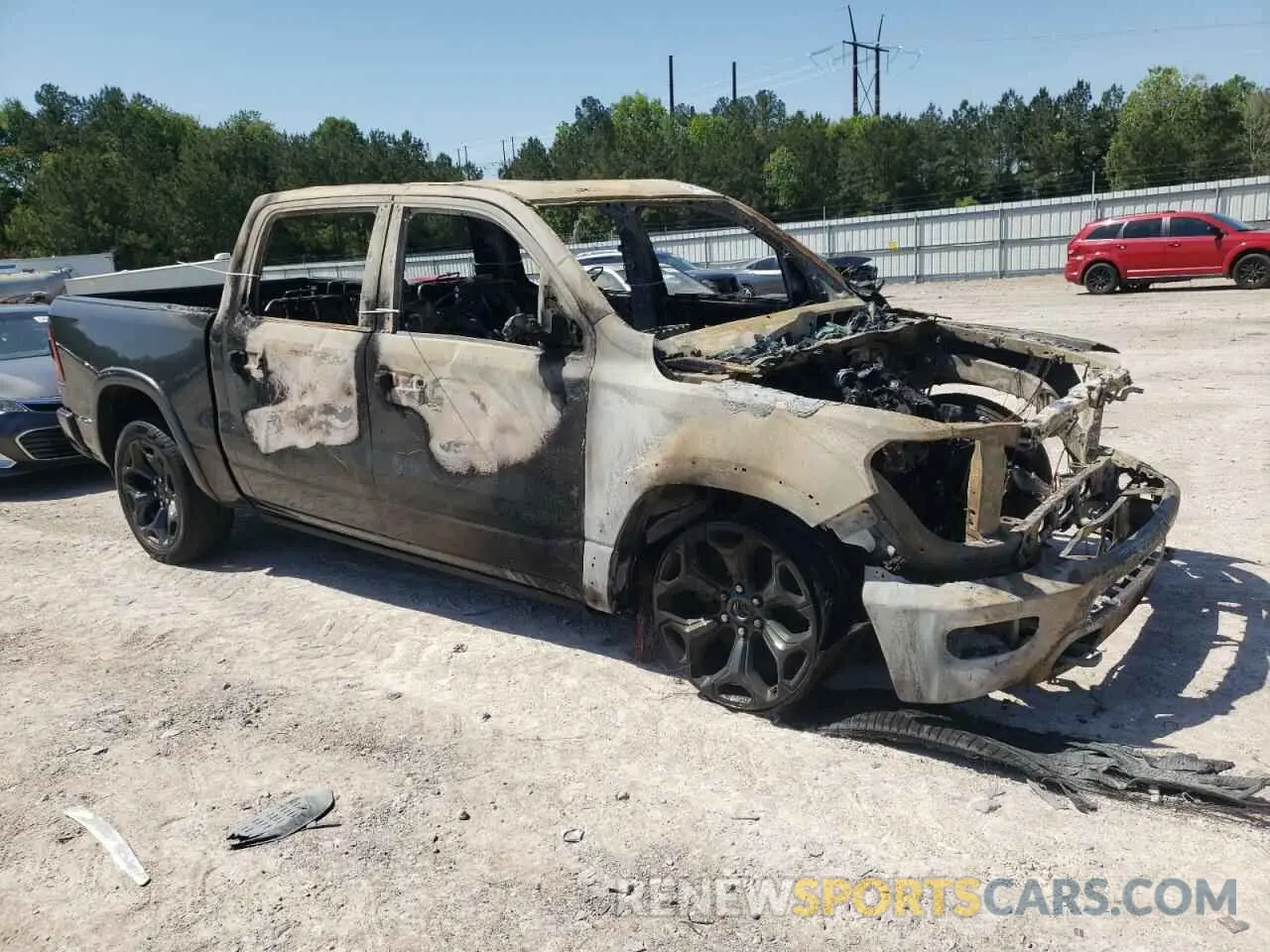 4 Photograph of a damaged car 1C6SRFHM3NN402332 RAM 1500 2022
