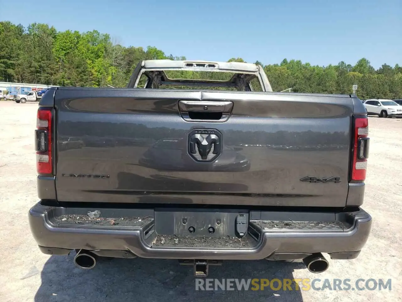 6 Photograph of a damaged car 1C6SRFHM3NN402332 RAM 1500 2022