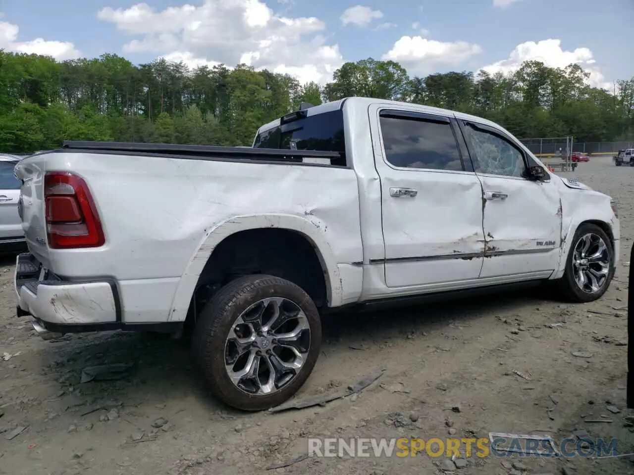 3 Photograph of a damaged car 1C6SRFHM8NN167684 RAM 1500 2022