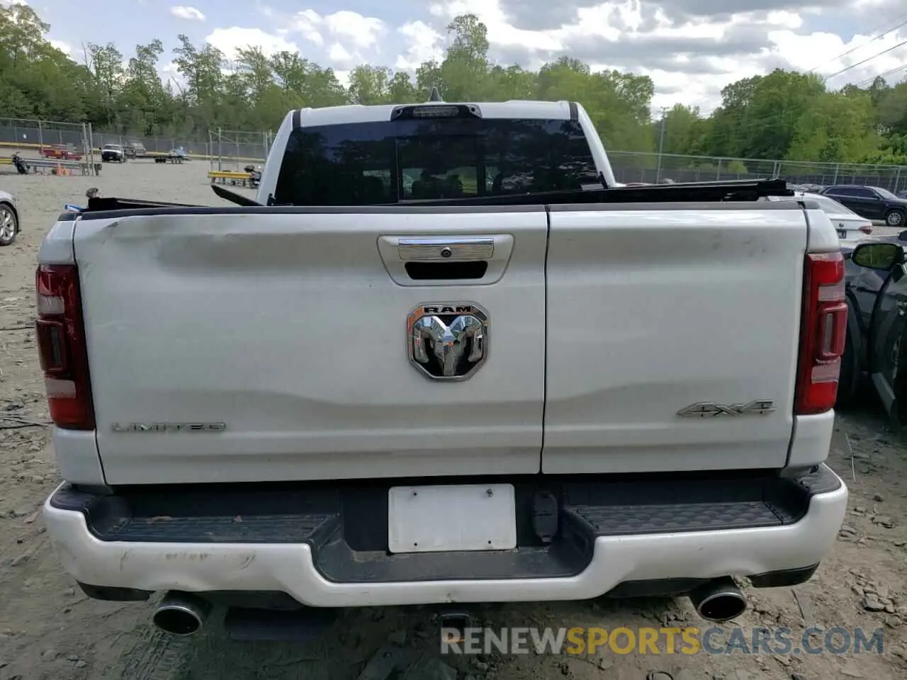 6 Photograph of a damaged car 1C6SRFHM8NN167684 RAM 1500 2022
