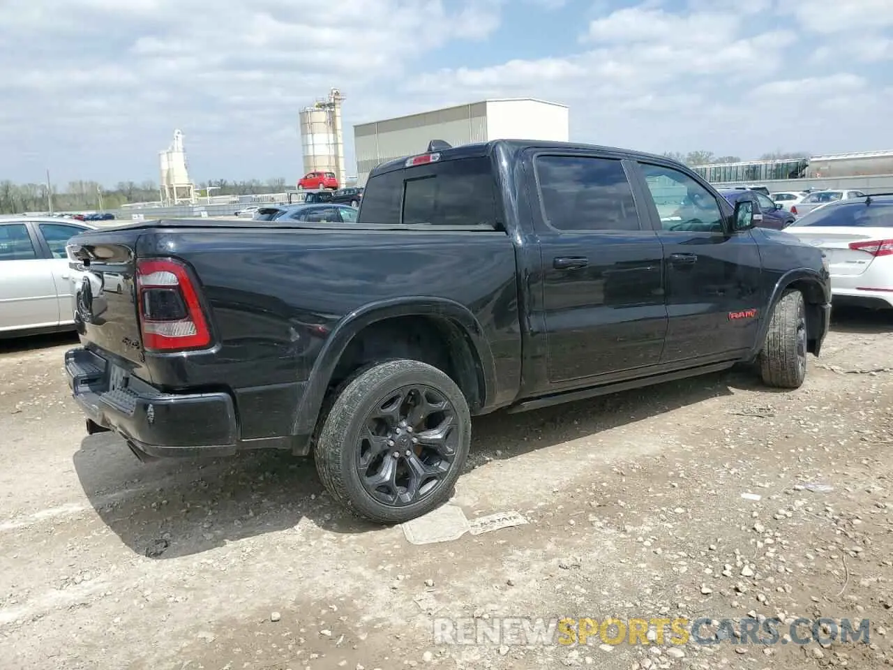 3 Photograph of a damaged car 1C6SRFHM8NN212672 RAM 1500 2022