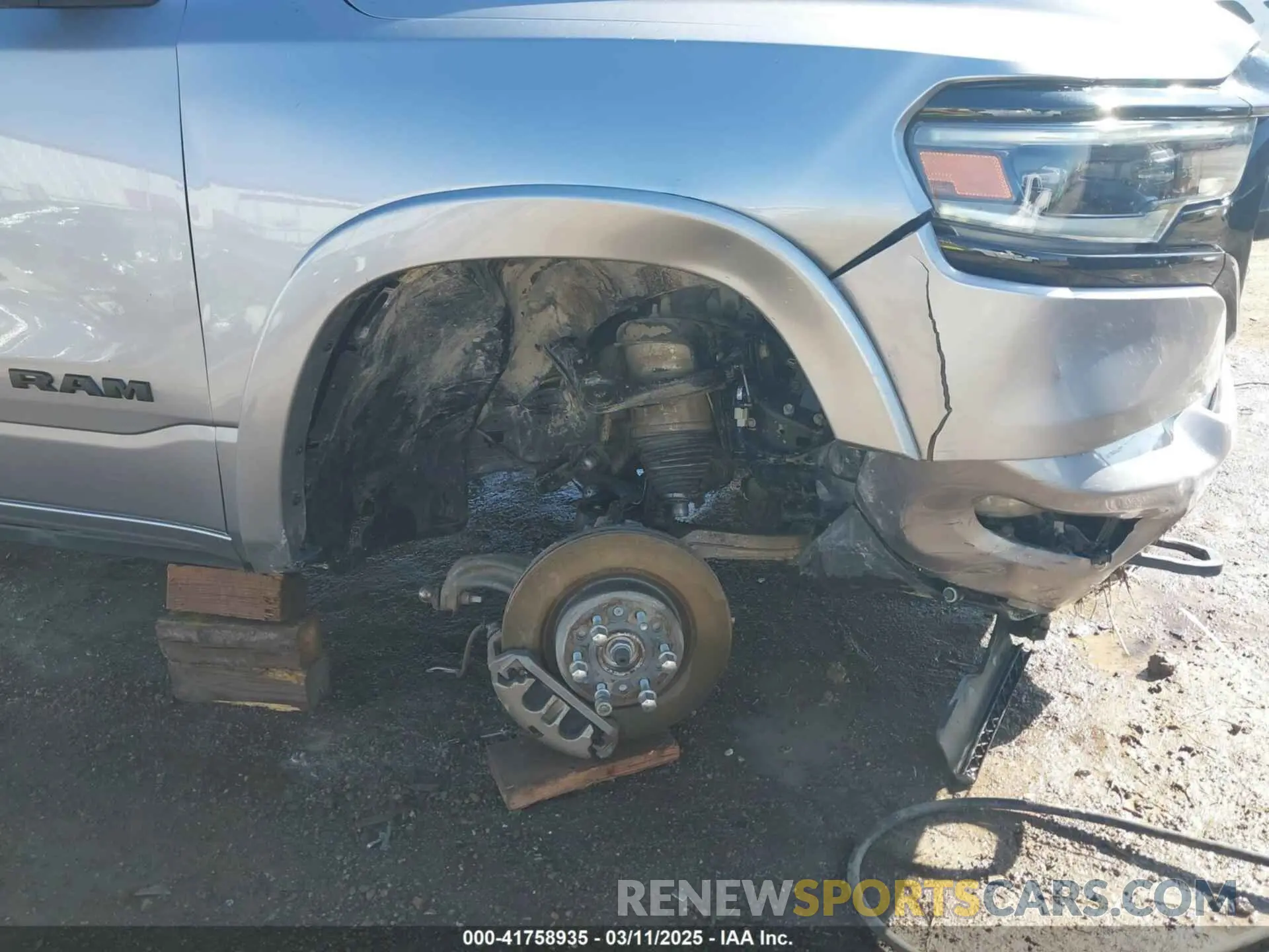 6 Photograph of a damaged car 1C6SRFHM9NN155057 RAM 1500 2022