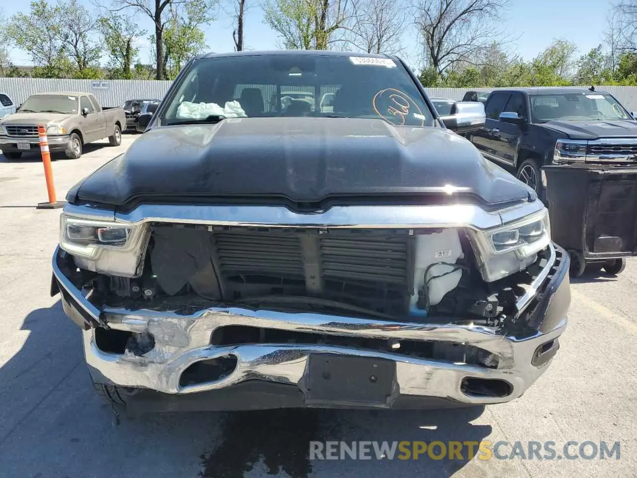 5 Photograph of a damaged car 1C6SRFHT0NN183157 RAM 1500 2022