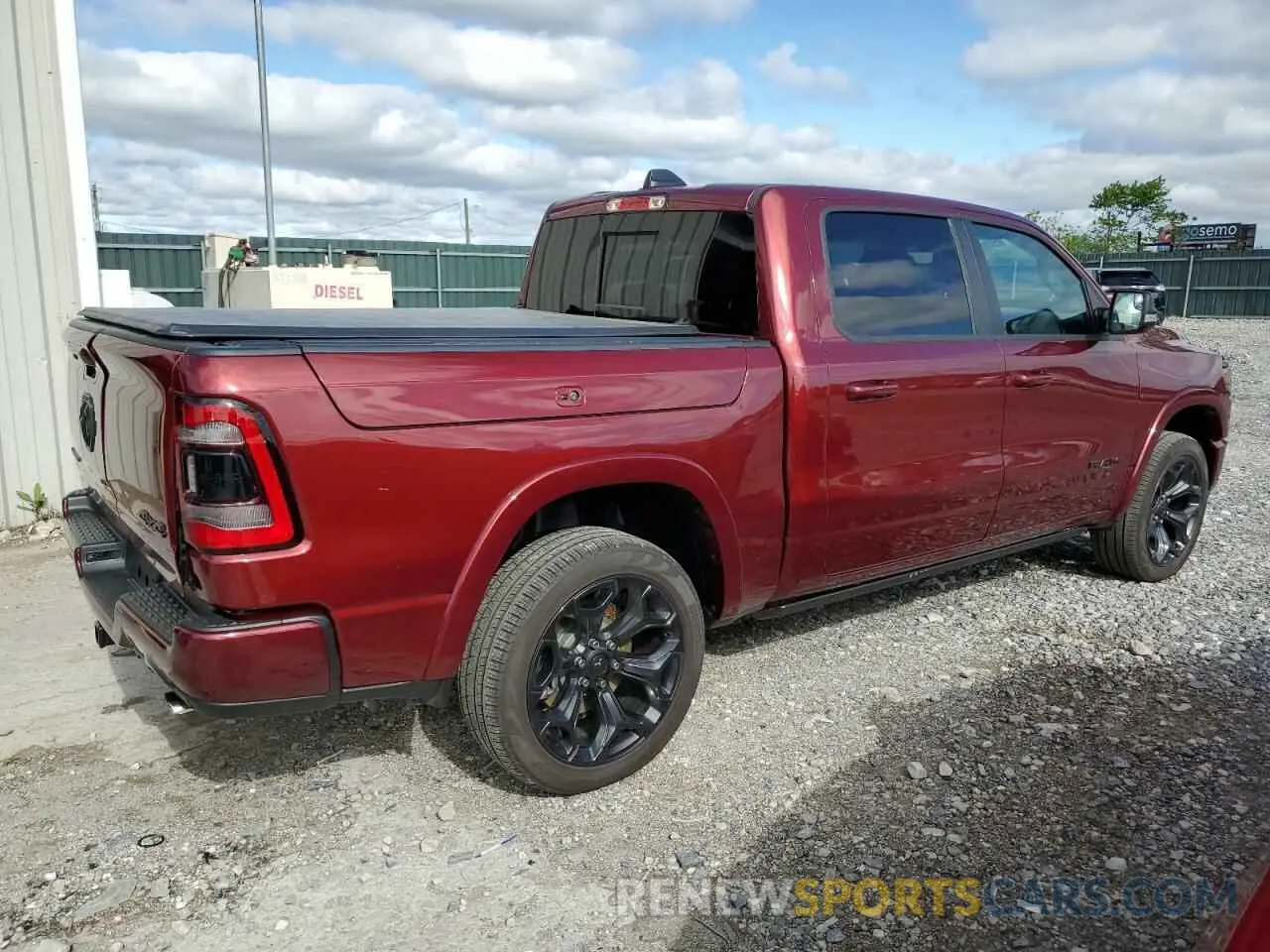 3 Photograph of a damaged car 1C6SRFHT3NN320835 RAM 1500 2022