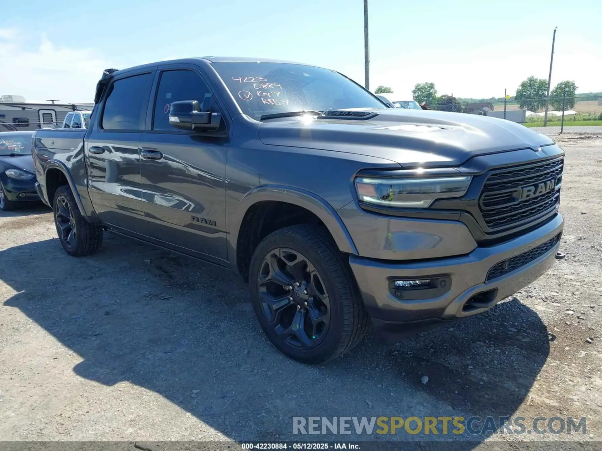 1 Photograph of a damaged car 1C6SRFHT5NN332002 RAM 1500 2022