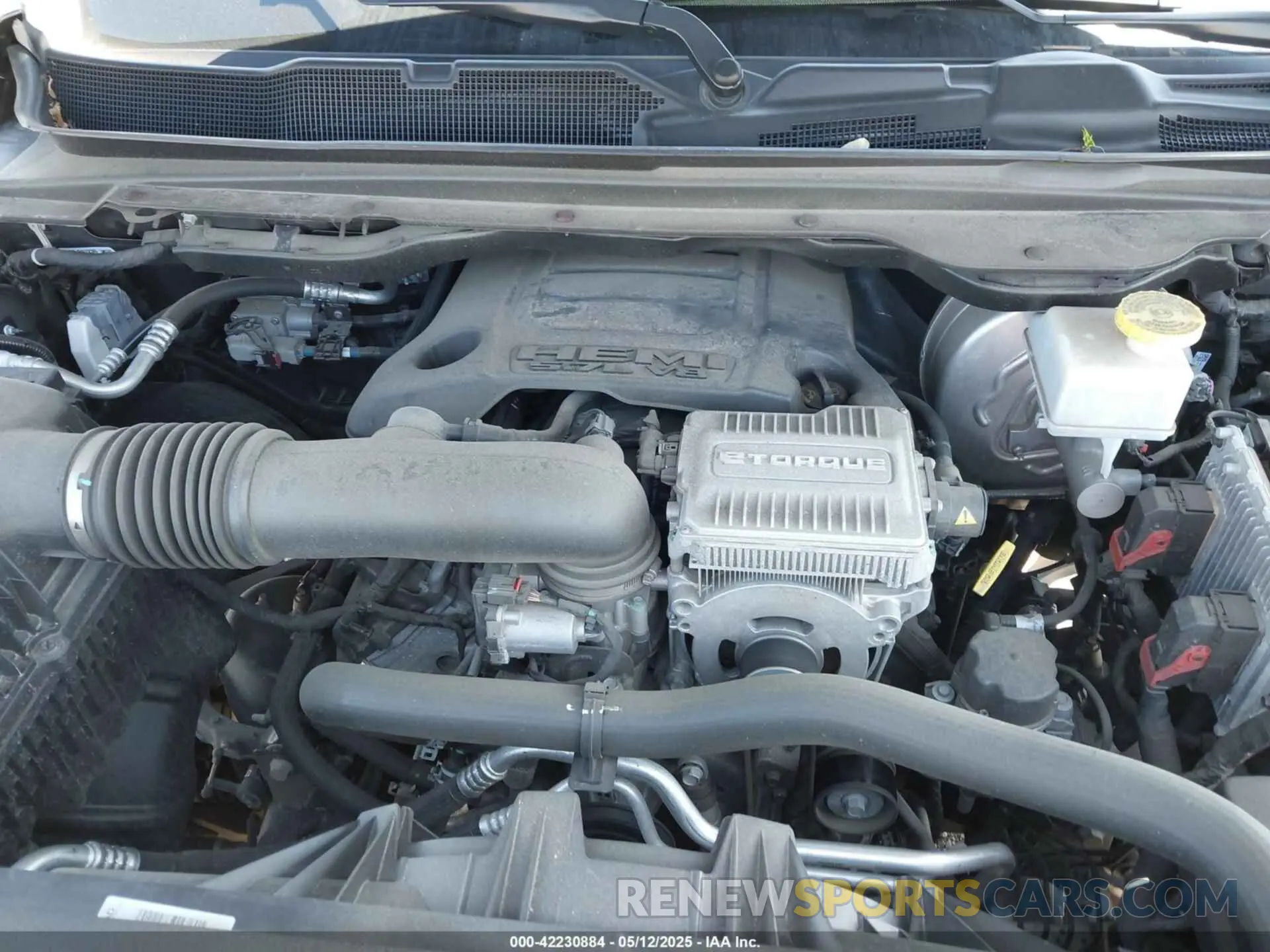 10 Photograph of a damaged car 1C6SRFHT5NN332002 RAM 1500 2022