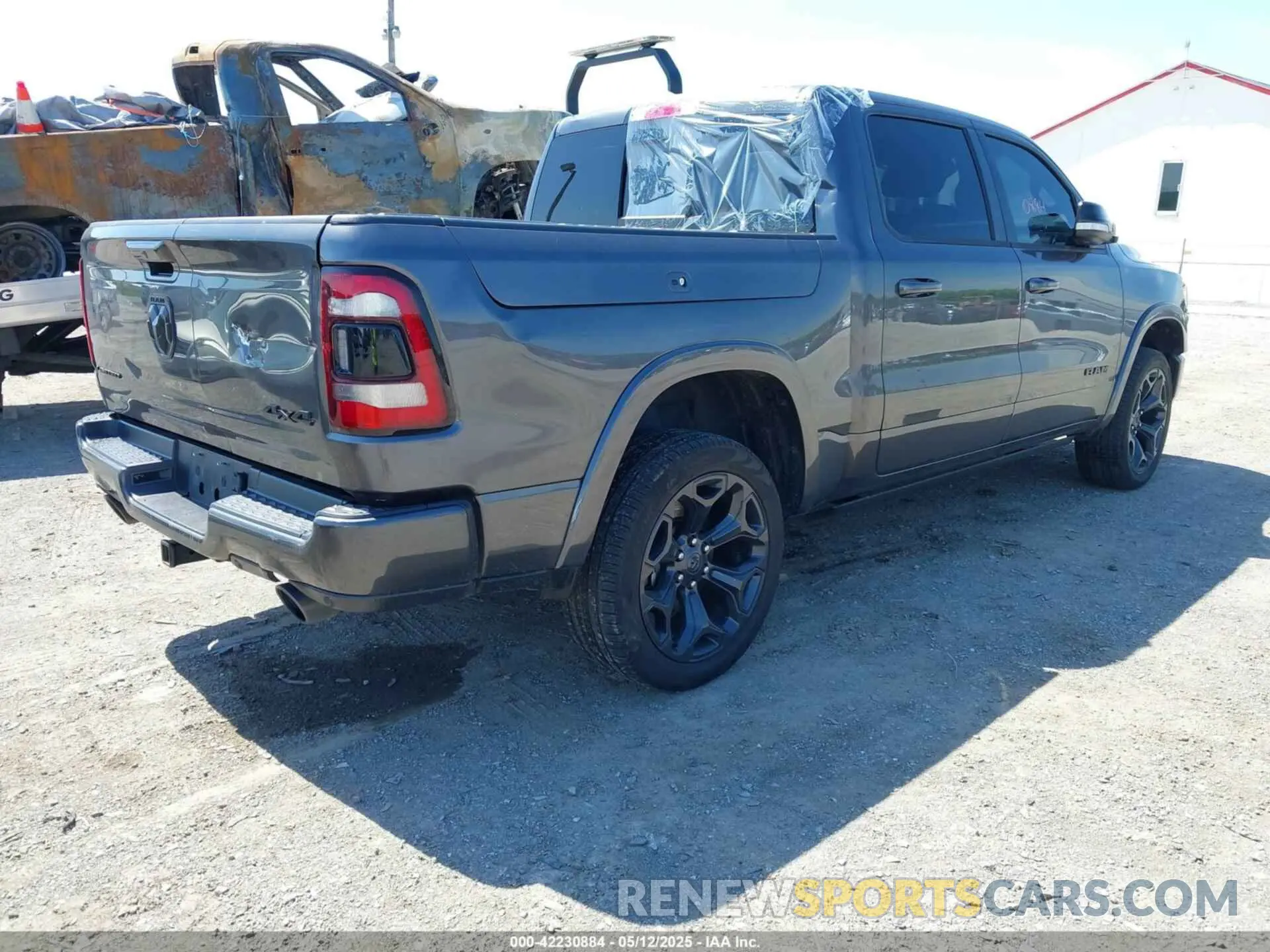 4 Photograph of a damaged car 1C6SRFHT5NN332002 RAM 1500 2022