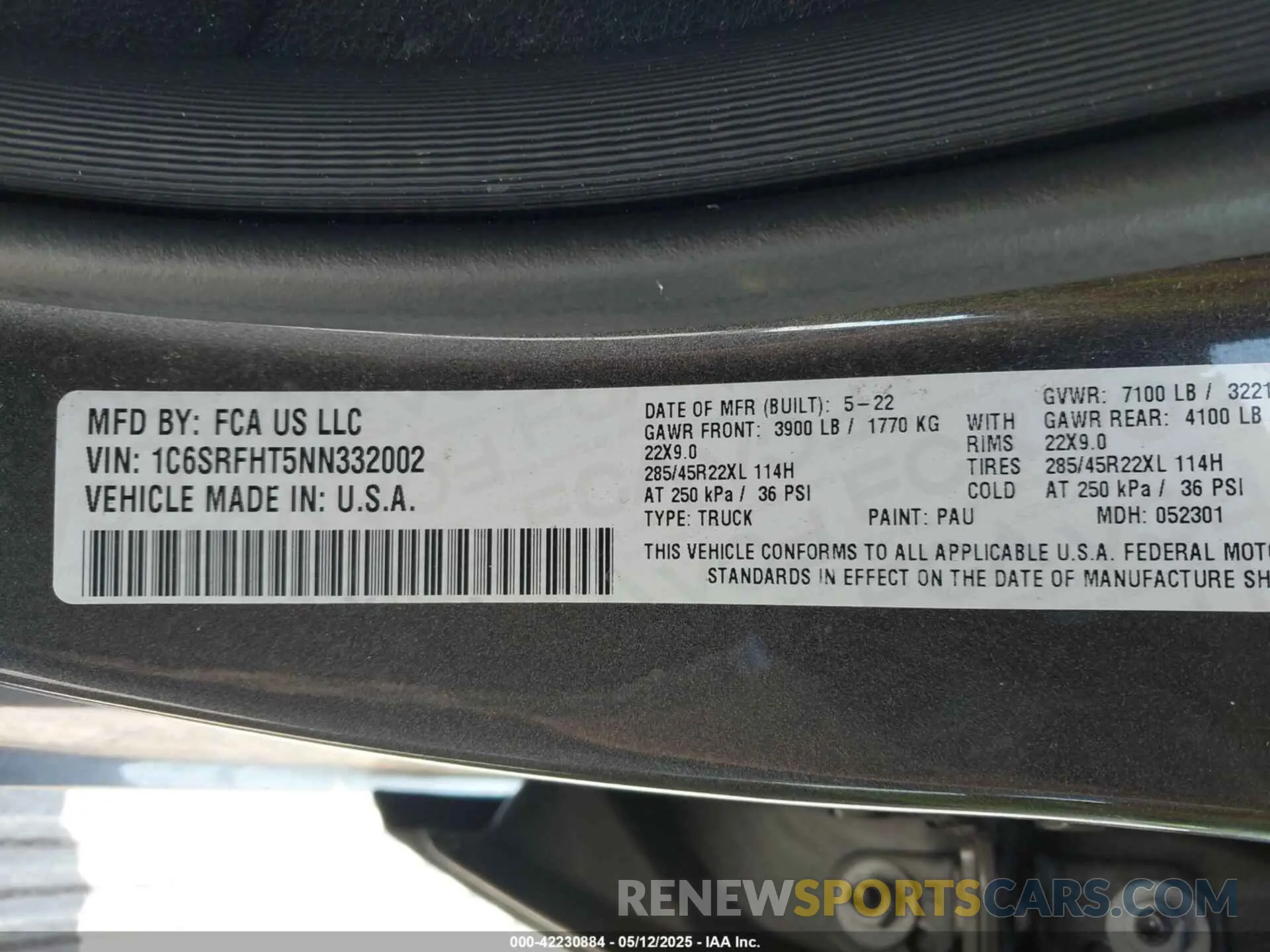 9 Photograph of a damaged car 1C6SRFHT5NN332002 RAM 1500 2022