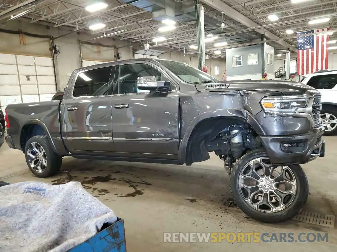 4 Photograph of a damaged car 1C6SRFHT5NN401321 RAM 1500 2022