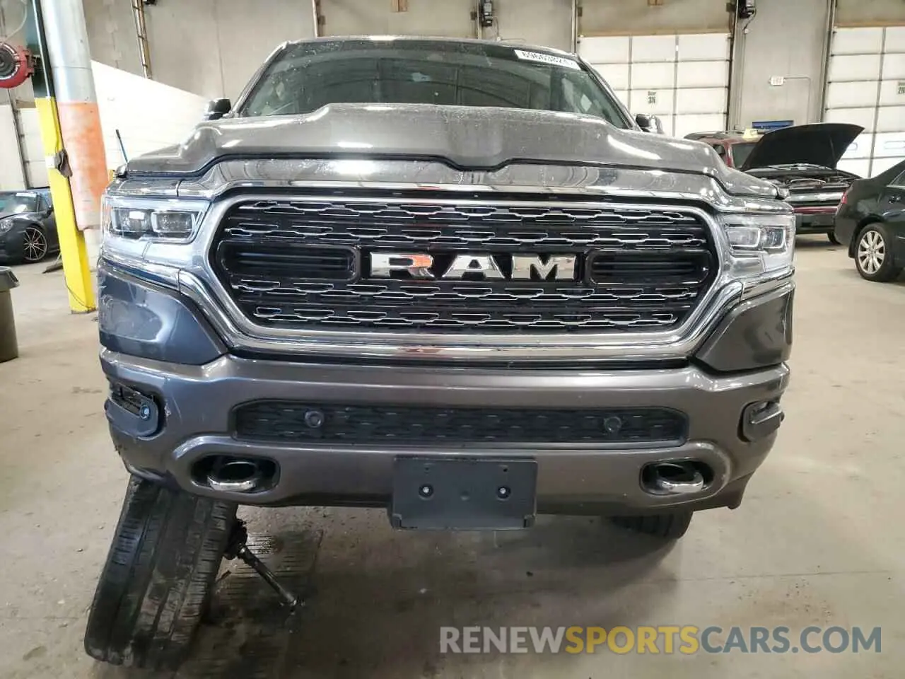 5 Photograph of a damaged car 1C6SRFHT5NN401321 RAM 1500 2022
