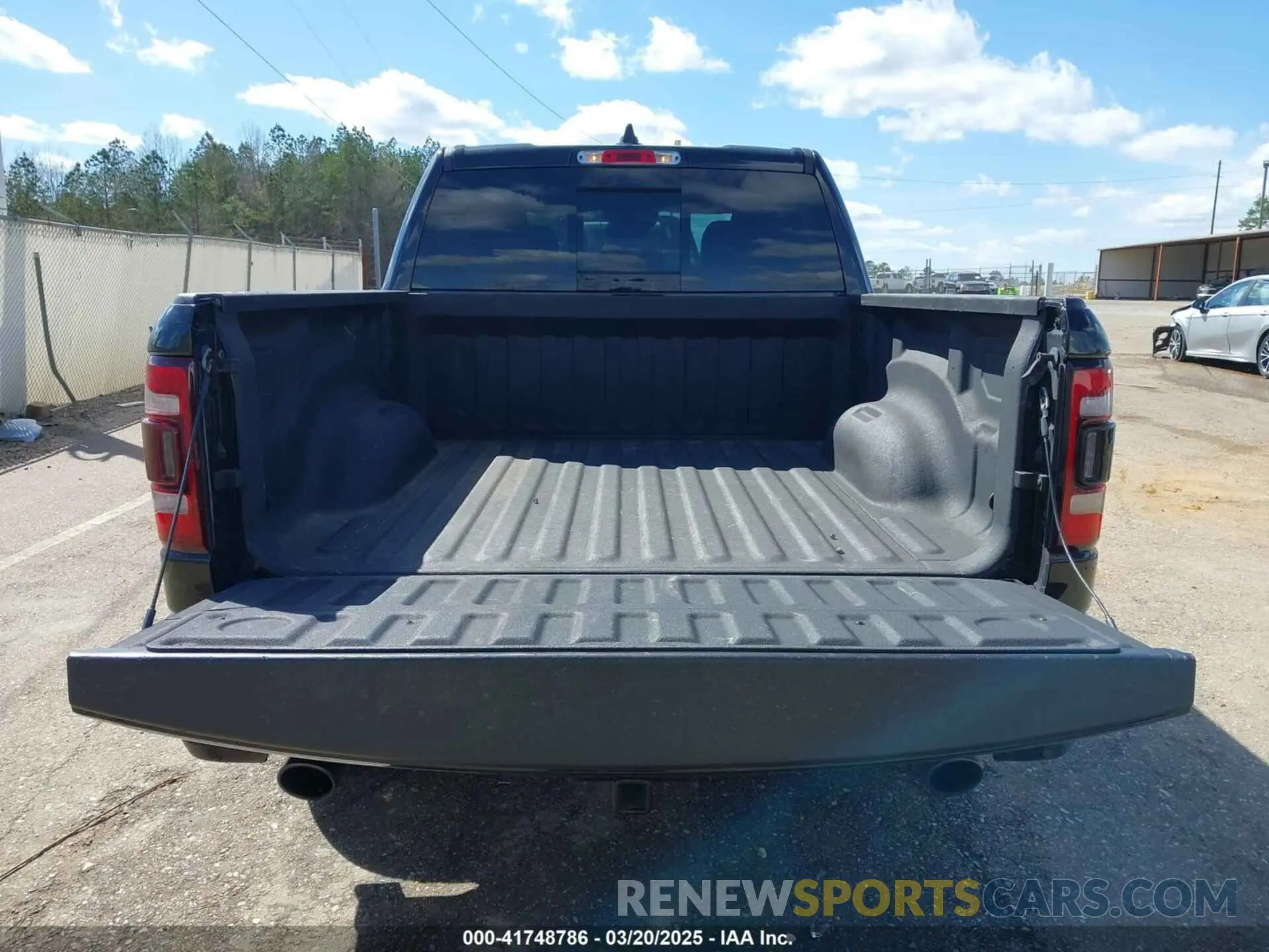 16 Photograph of a damaged car 1C6SRFHT8NN257733 RAM 1500 2022