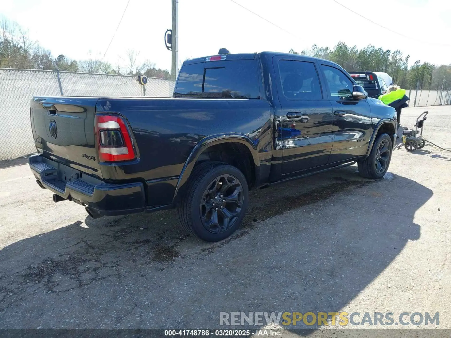 4 Photograph of a damaged car 1C6SRFHT8NN257733 RAM 1500 2022