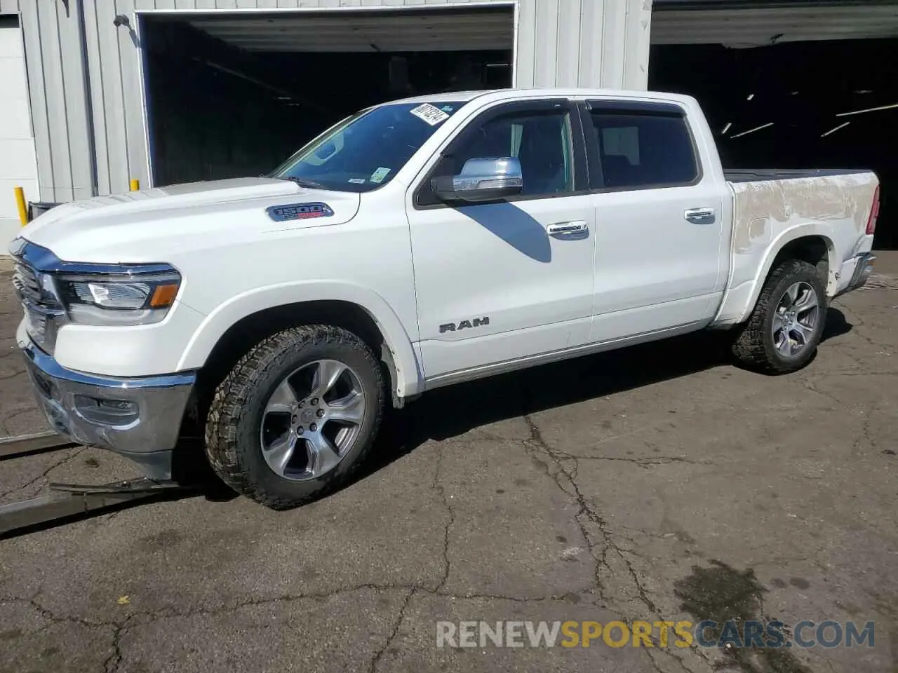1 Photograph of a damaged car 1C6SRFJM5NN376035 RAM 1500 2022