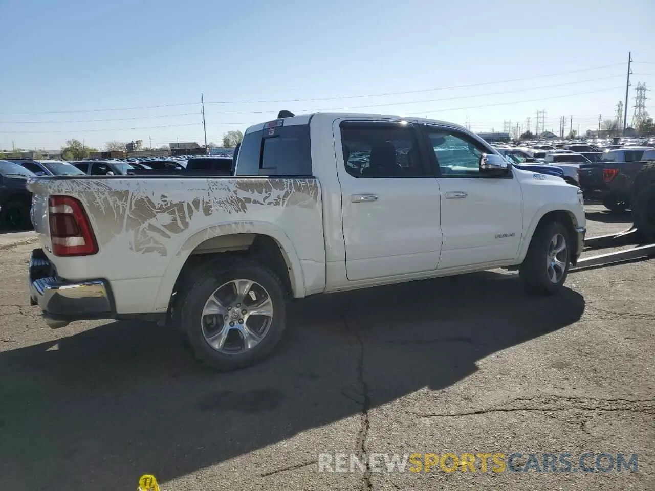 3 Photograph of a damaged car 1C6SRFJM5NN376035 RAM 1500 2022