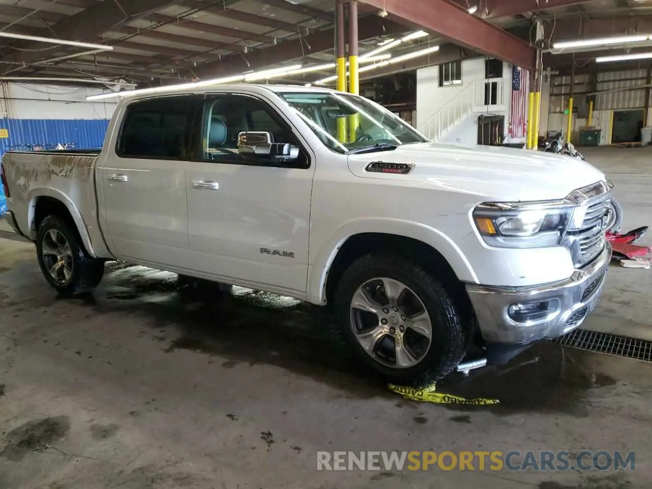 4 Photograph of a damaged car 1C6SRFJM5NN376035 RAM 1500 2022