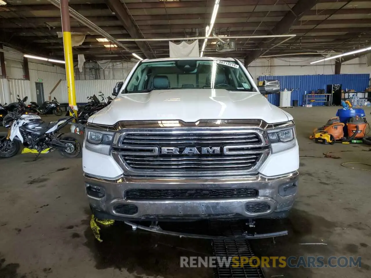5 Photograph of a damaged car 1C6SRFJM5NN376035 RAM 1500 2022