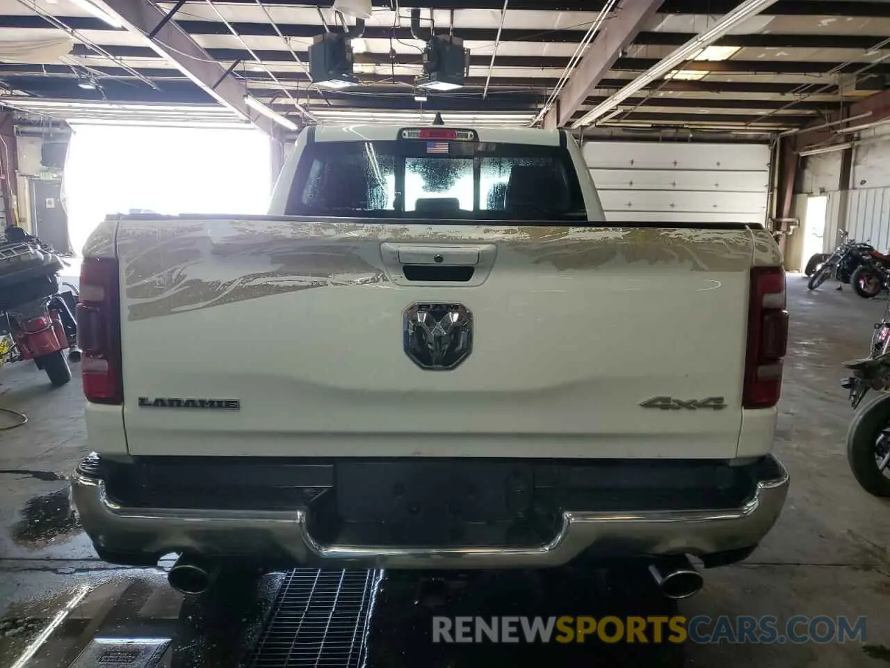 6 Photograph of a damaged car 1C6SRFJM5NN376035 RAM 1500 2022