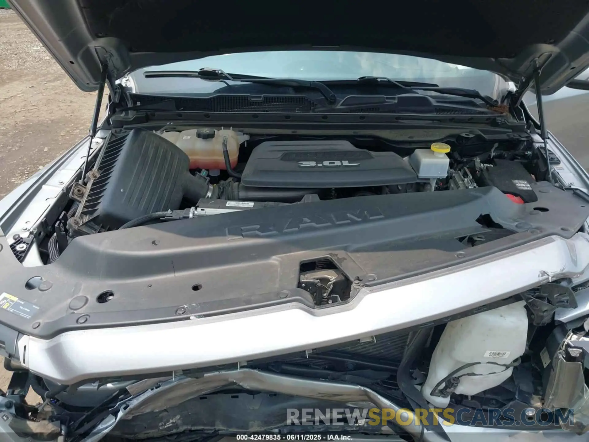 10 Photograph of a damaged car 1C6SRFJMXNN223943 RAM 1500 2022