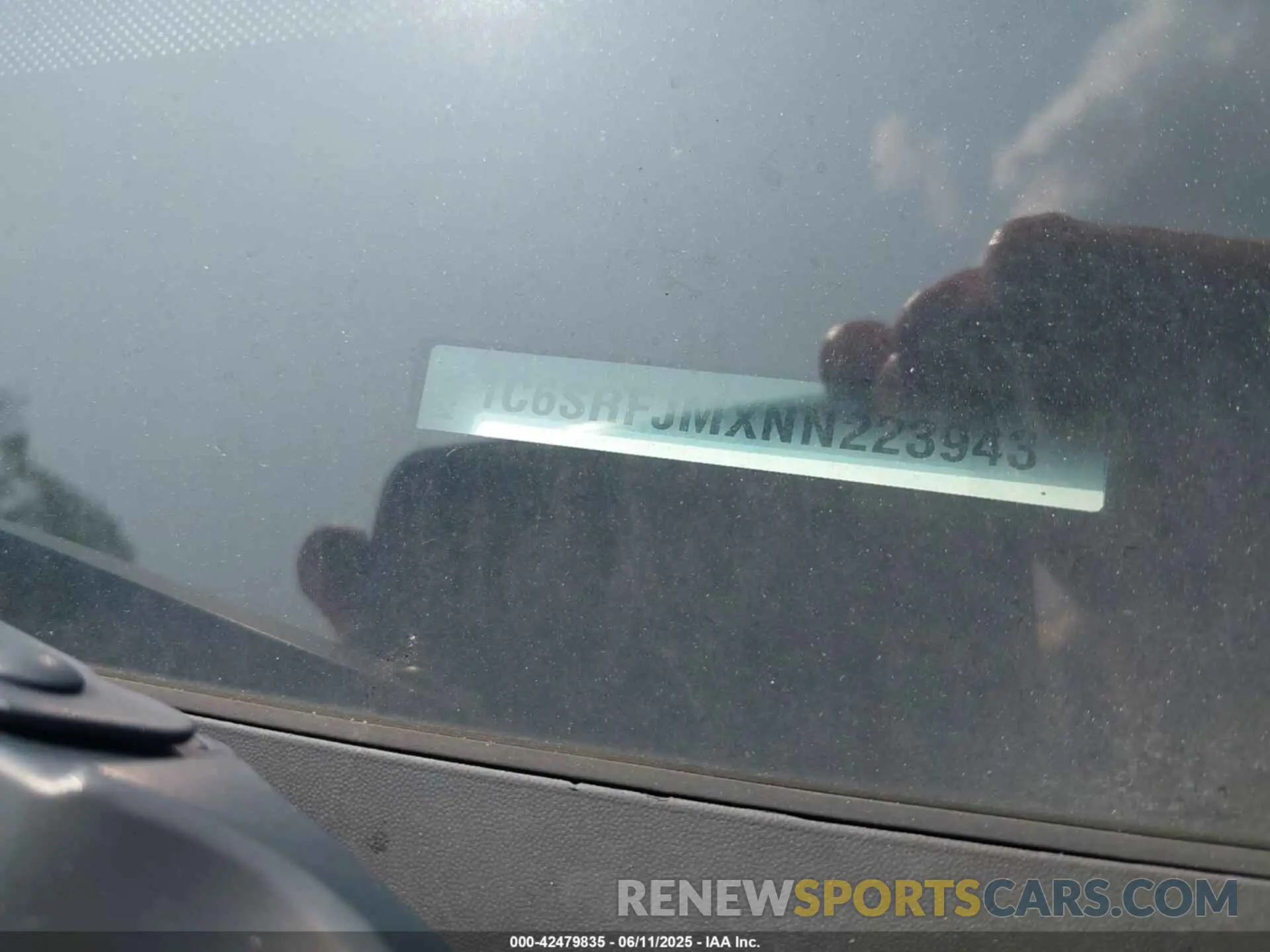 17 Photograph of a damaged car 1C6SRFJMXNN223943 RAM 1500 2022