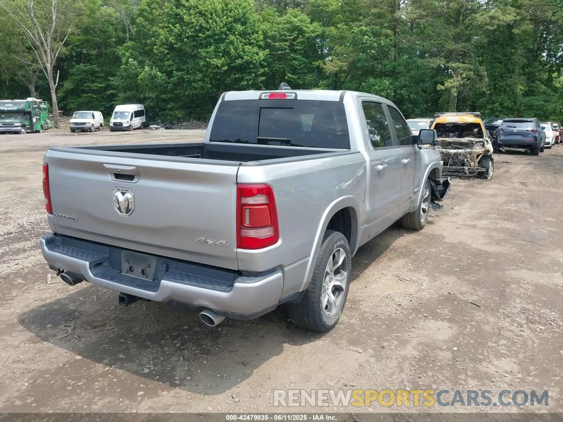 4 Photograph of a damaged car 1C6SRFJMXNN223943 RAM 1500 2022
